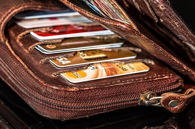 8 enkle ting du bør sjekke før du velger kredittkort